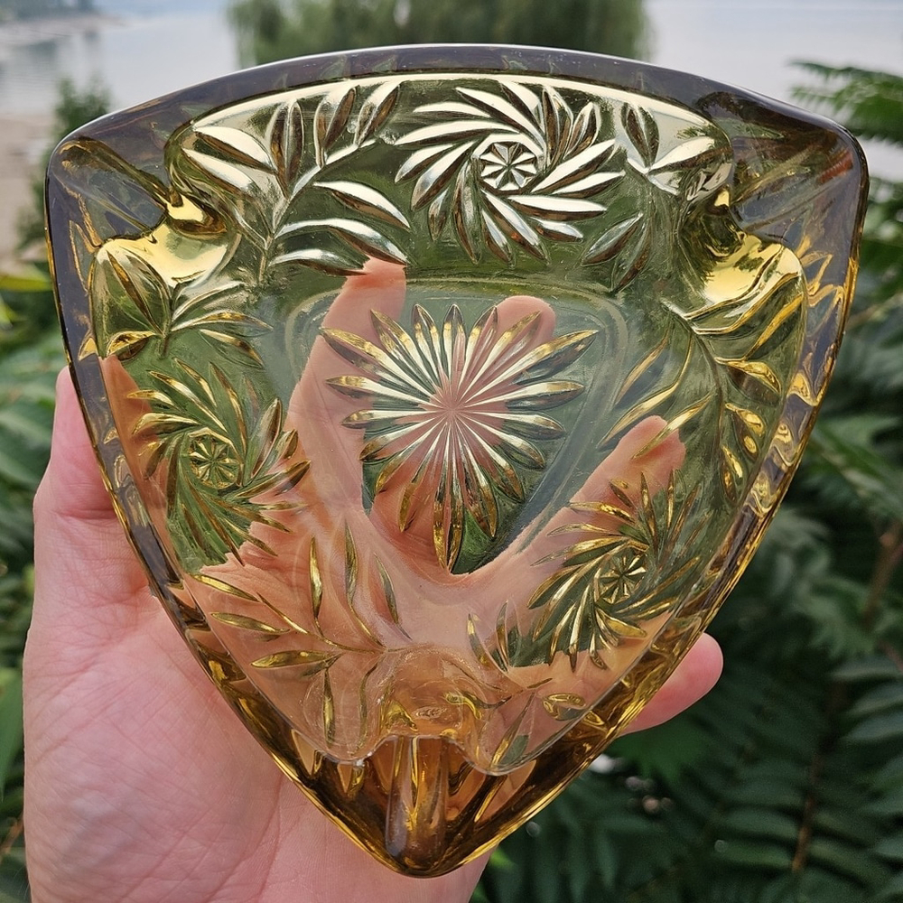 Vintage Hazel Atlas Amber Triangular Ashtray Star And Fan Pinwheel Design